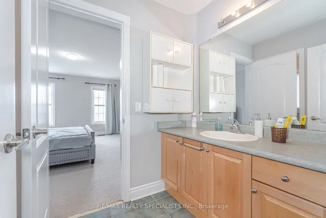 Additional image 27 of 16 Eiffel Blvd