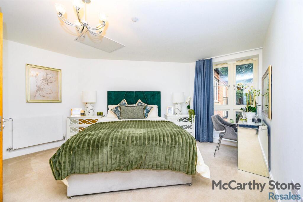 Additional image 13 of Great North Road, Hatfield