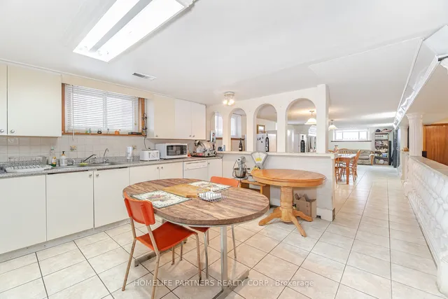 Additional image 39 of 60 Larchmere Ave