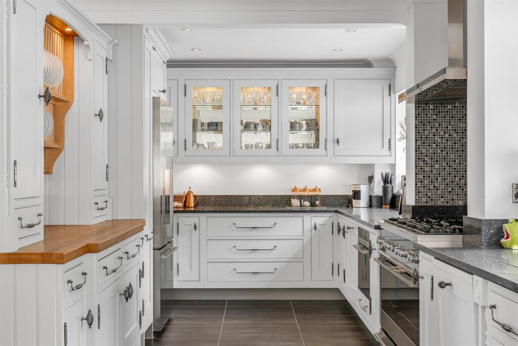 Additional image 6 of Harmer Green Lane, Welwyn