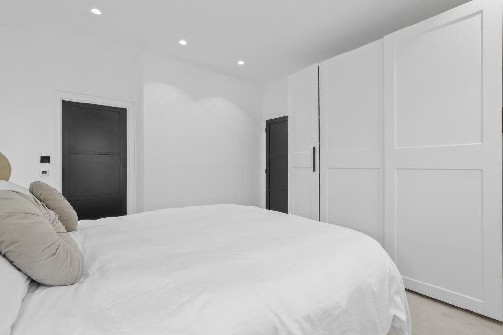 Additional image 20 of Swingate Cross, BN27