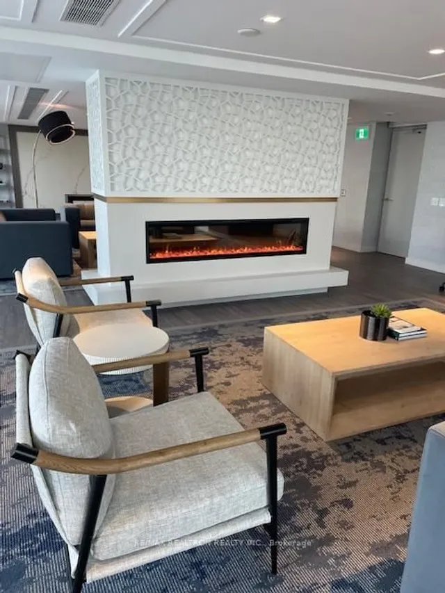 Additional image 21 of 543 Richmond St Unit 817