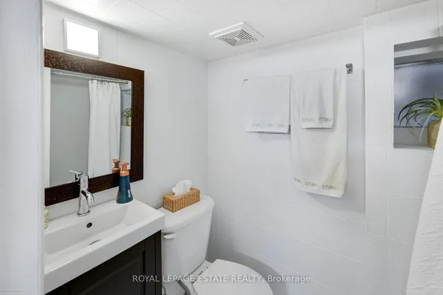 Additional image 19 of 105 Bastedo Ave