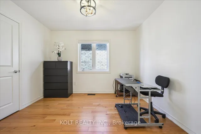 Additional image 34 of 40 Military Cres