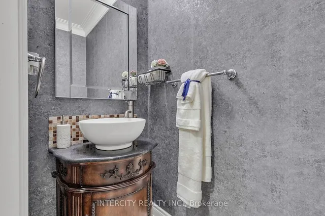 Additional image 19 of 22 Pasadena Ave