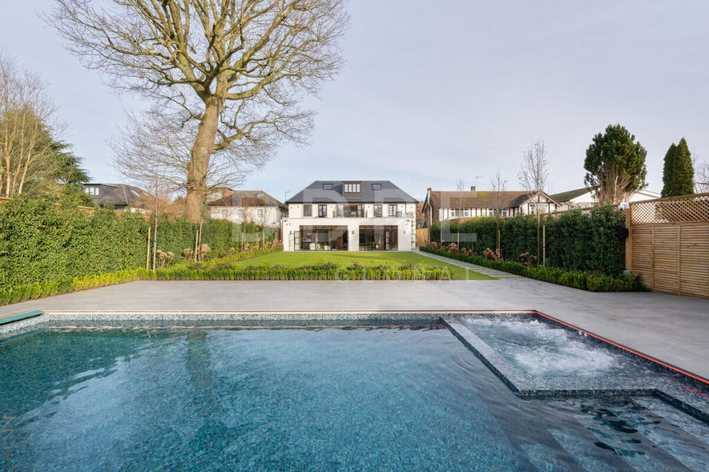 Additional image 18 of Mymms Drive, Brookmans Park, AL9