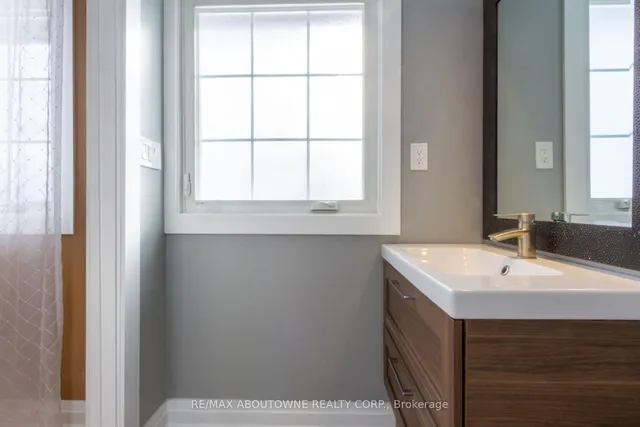 Additional image 29 of 1373 Harmsworth Sq