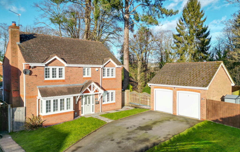 Aspens Way, Woodland Grange, Bromsgrove, B61 0UW