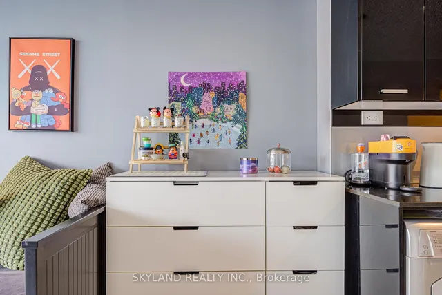 Additional image 17 of 19 Singer Crt Unit 1618