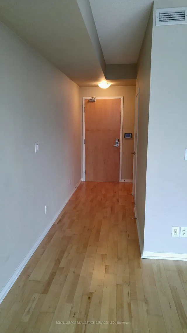 Additional image 10 of 65 Bremner Blvd Unit 4807