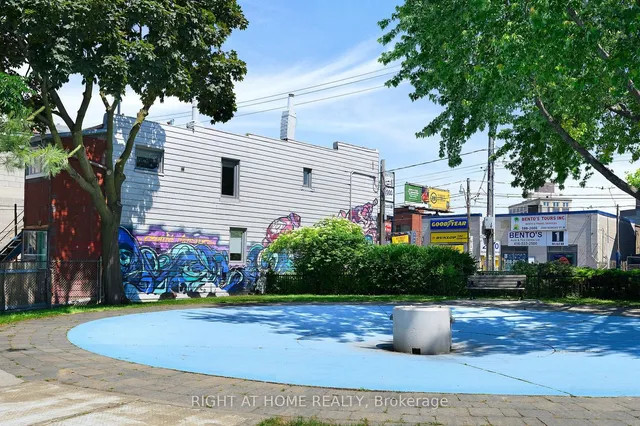 Additional image 13 of 1995 Dundas St