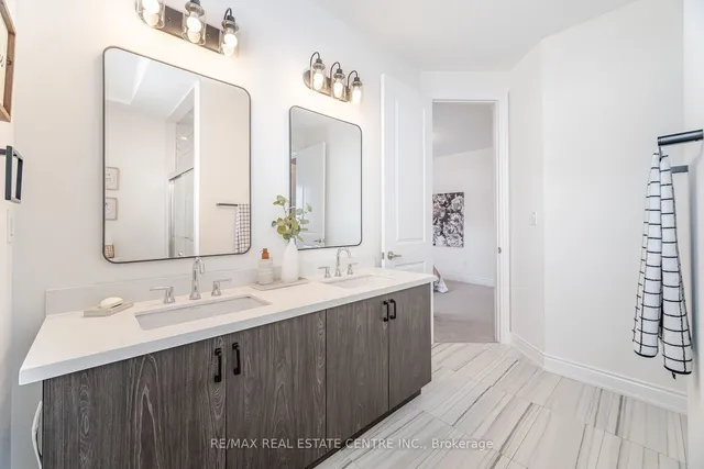 Additional image 38 of 583 Beam Crt