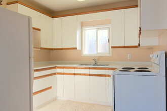 Additional image 3 of 9 1 Ave N