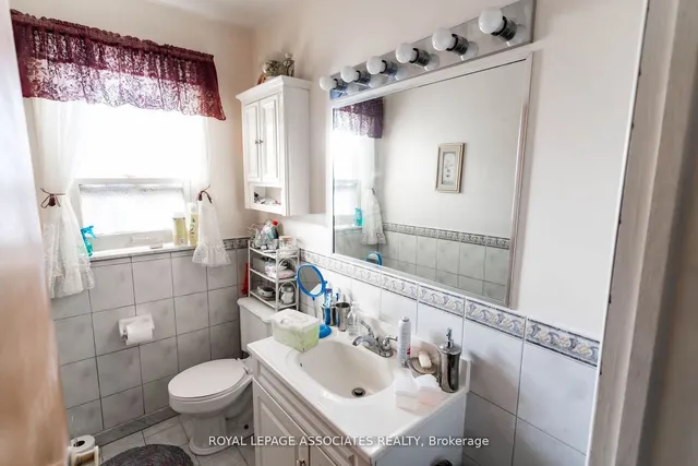 Additional image 17 of 89 Portage Ave