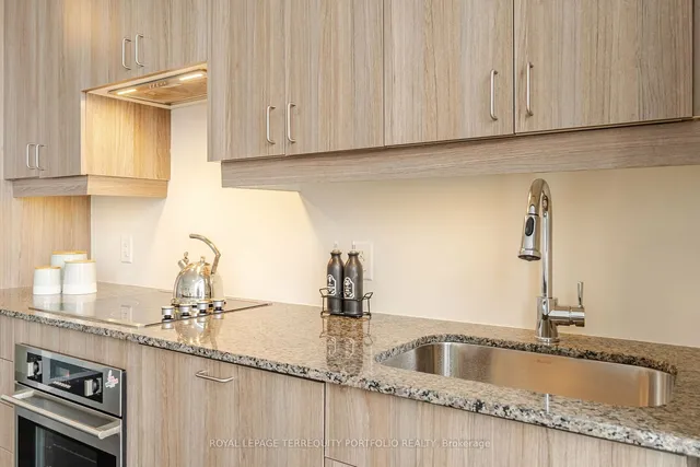 Additional image 11 of 426 University Ave Unit 3709