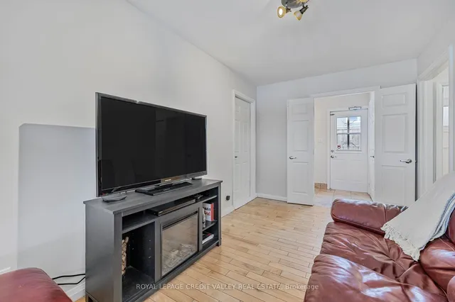 Additional image 22 of 36 Lockton Cres