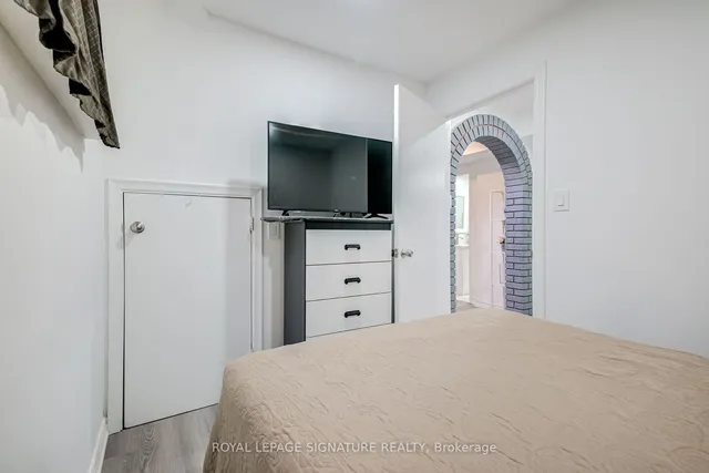 Additional image 34 of 40 Arleta Ave