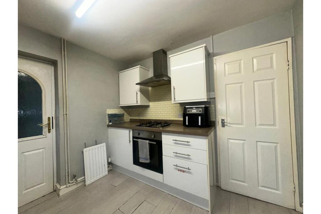 Additional image 9 of The Grove, Studley, B80