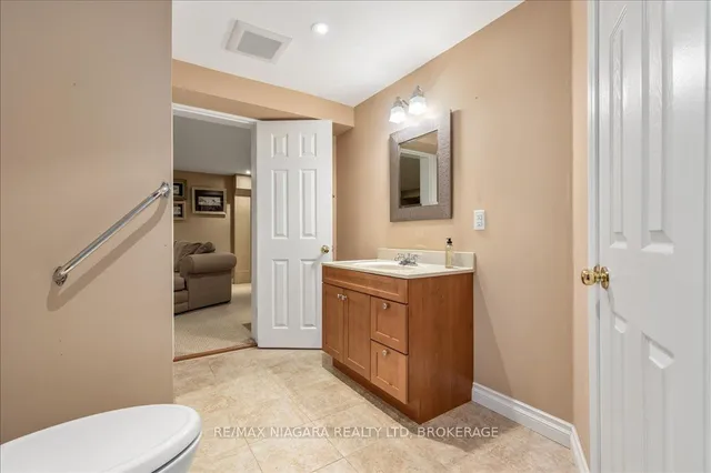 Additional image 35 of 1077 Grandeur Cres