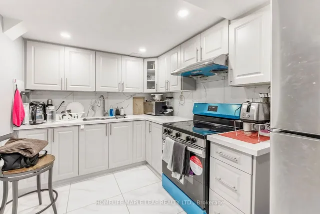 Additional image 31 of 14 ICON St