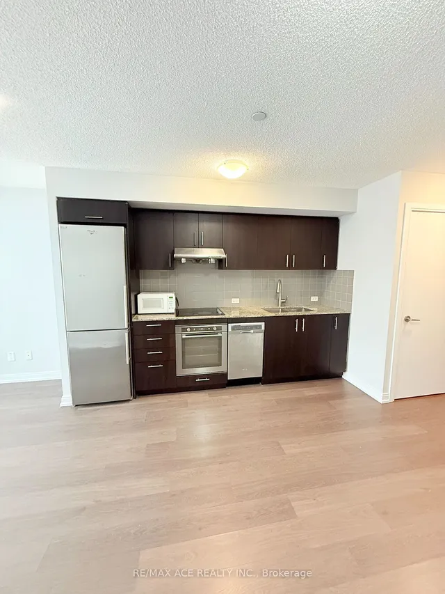 Additional image 7 of 255 Village Green Sq Unit 409