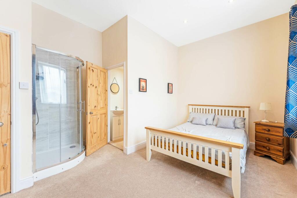 Additional image 22 of Woodland Road, South Ward - Grand Property!