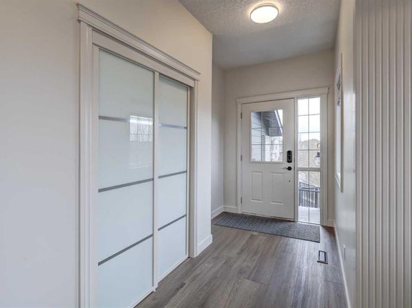 Additional image 3 of 24 R NE Royal Highland Ct NW, Calgary, AB T3G 4Y2