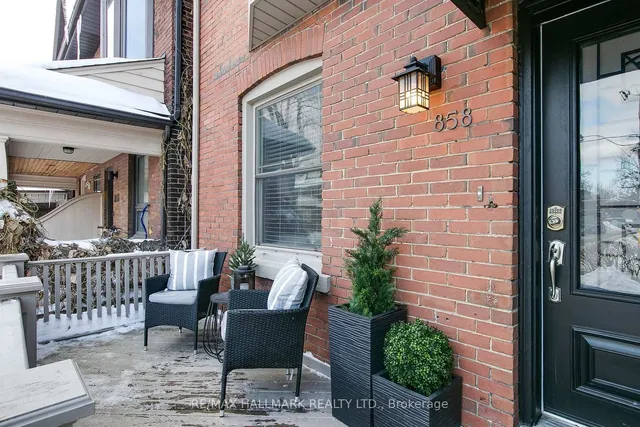 Additional image 39 of 858 Carlaw Ave