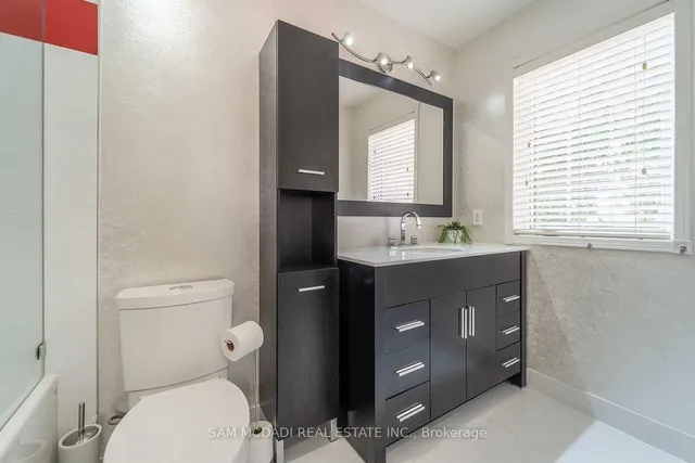 Additional image 15 of 5599 Brenchley Ave