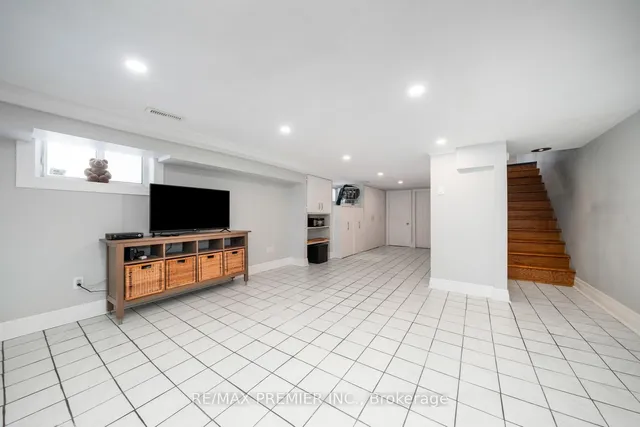 Additional image 33 of 891 Palmerston Ave