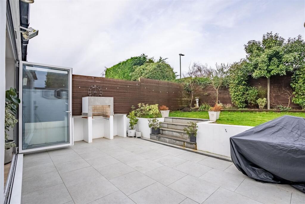 Additional image 17 of Park Lane, Colney Heath, St. Albans