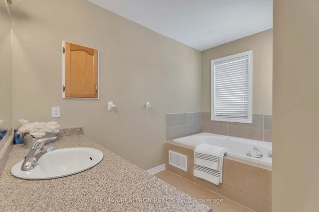 Additional image 30 of 12 Edgevalley Crt