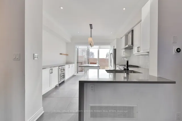 Additional image 8 of 2160 Trafalgar Rd Unit 10