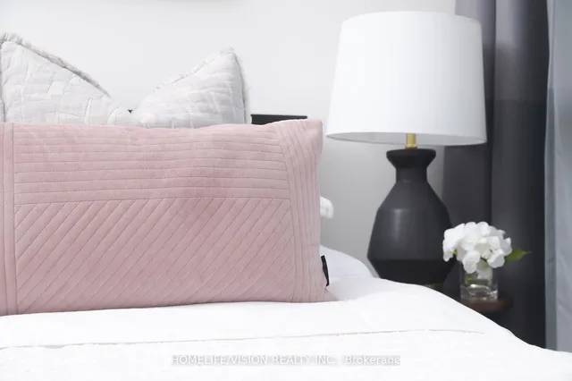 Additional image 35 of 121 MCMAHON Dr Unit 2802