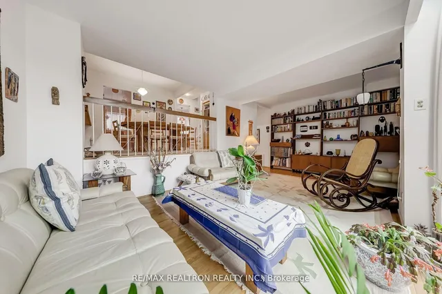 Additional image 9 of 70 Castlebury Cres Unit 9