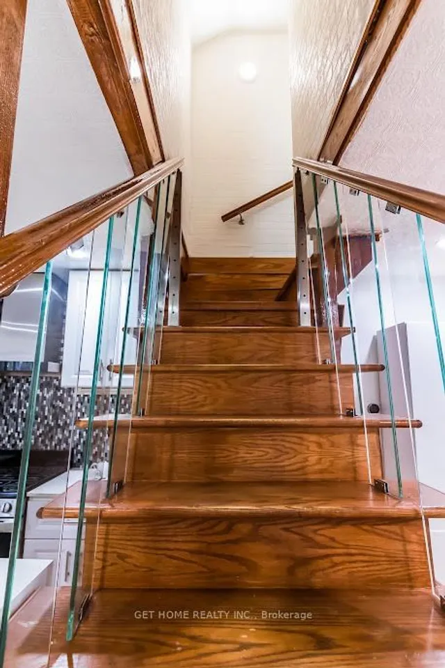 Additional image 17 of 148 Barrington Ave