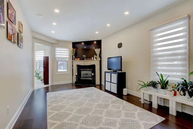 Additional image 17 of 6 Egret Crt