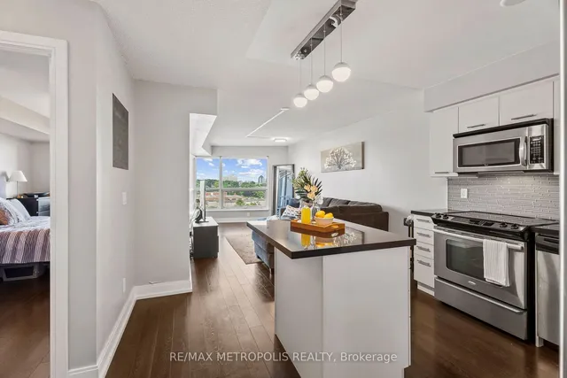 Additional image 8 of 135 Village Green Sq Unit 816