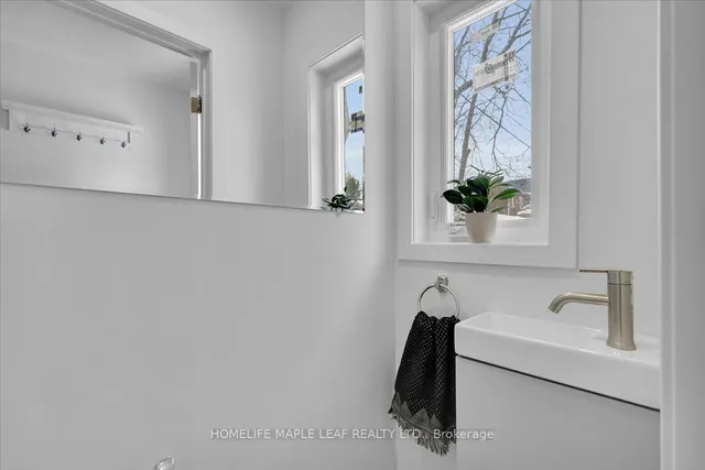 Additional image 18 of 386 Coxwell Ave