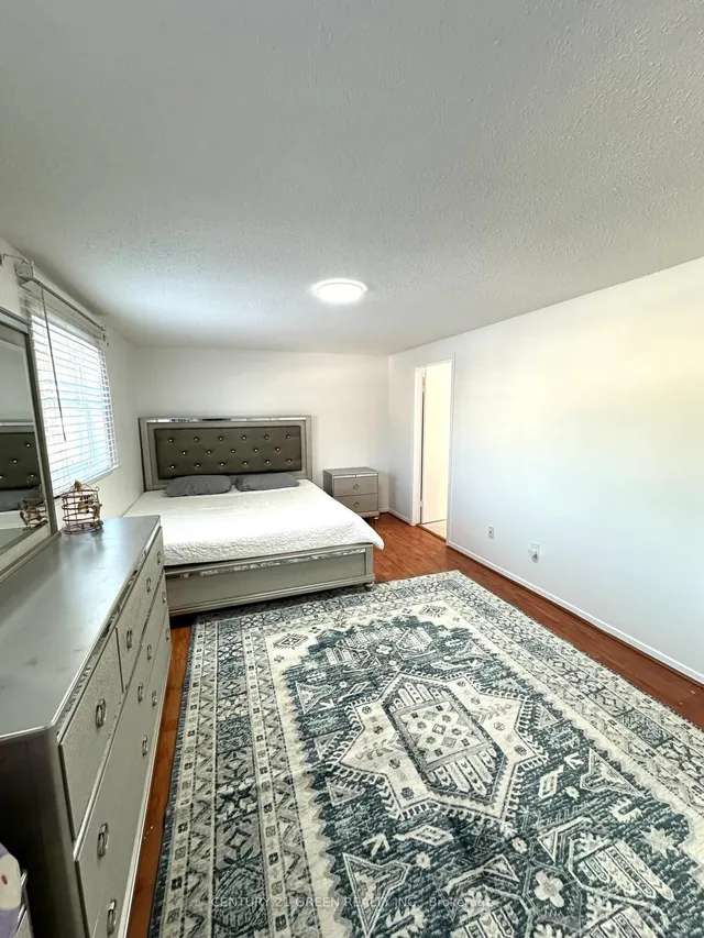 Additional image 21 of 864 Laurier Ave