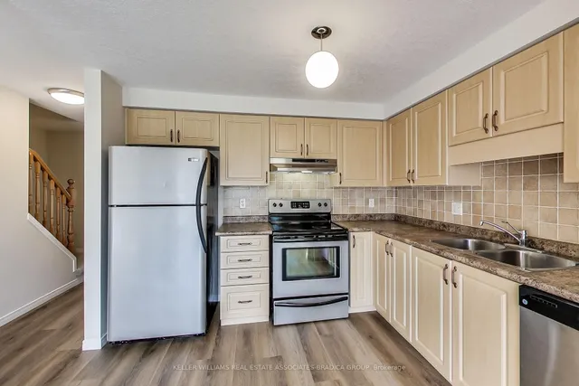 Additional image 4 of 102 Rochefort St