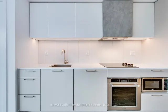 Additional image 10 of 19 Western Battery Rd Unit 1917