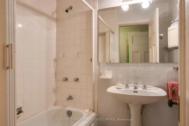 Additional image 30 of 40 Elgin Ave