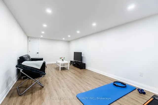 Additional image 33 of 150 Gateshead Cres Unit 101