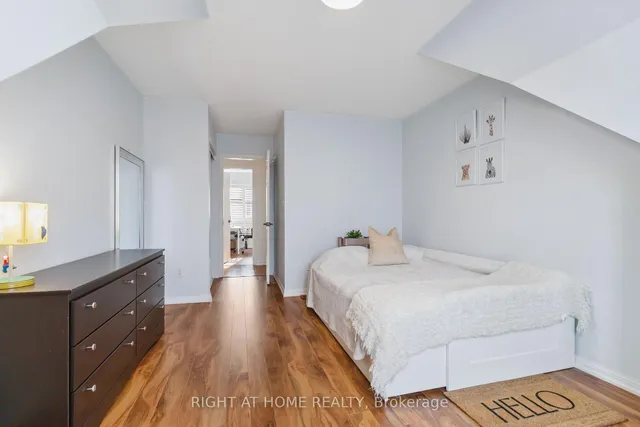 Additional image 20 of 943 McDuffe Cres