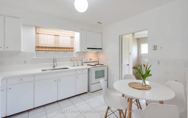 Additional image 10 of 54 Pinebrook Ave