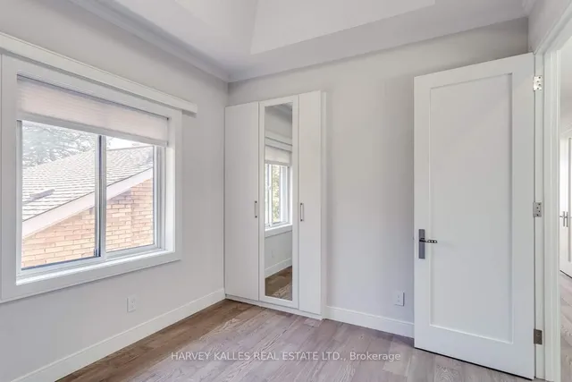 Additional image 36 of 194 Sheldrake Blvd