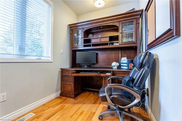 Additional image 21 of 715 Robson Rd