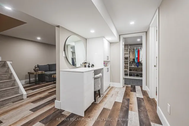 Additional image 31 of 103 Broughton Ave