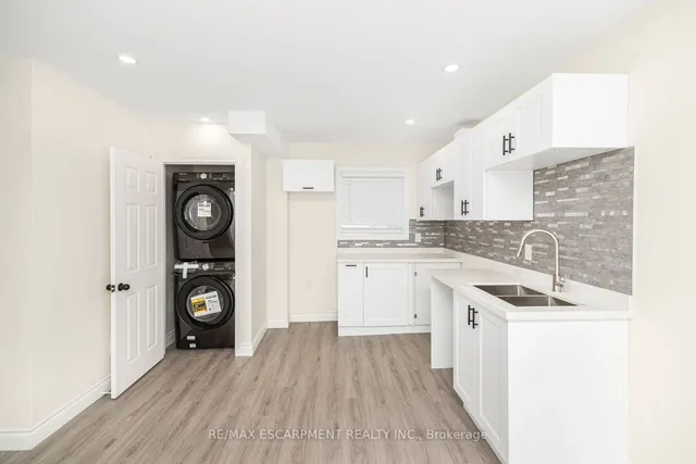 Additional image 30 of 922 Burlington St